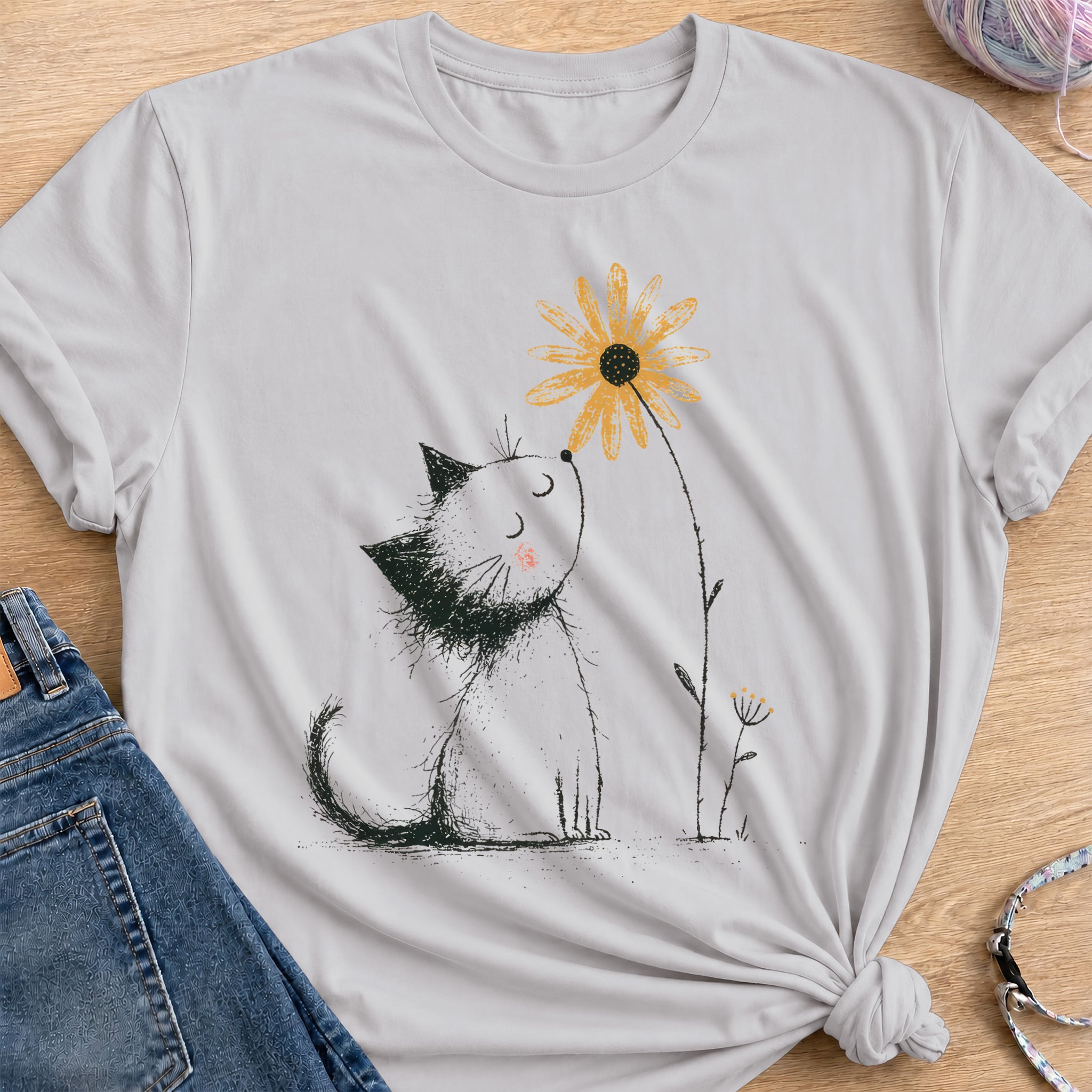 Daisy Kitten T-Shirt — Ice Grey